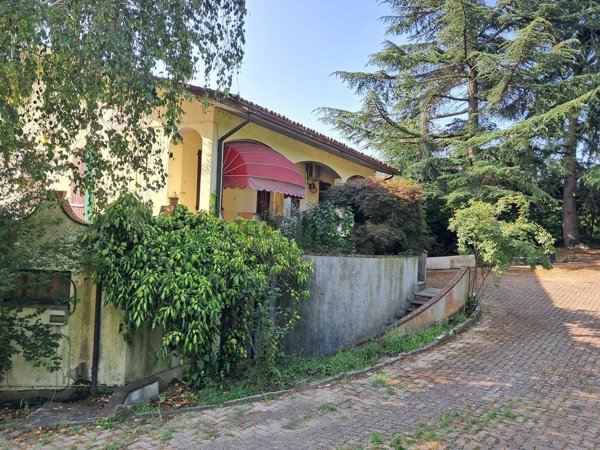 casa indipendente in vendita a Santa Maria della Versa