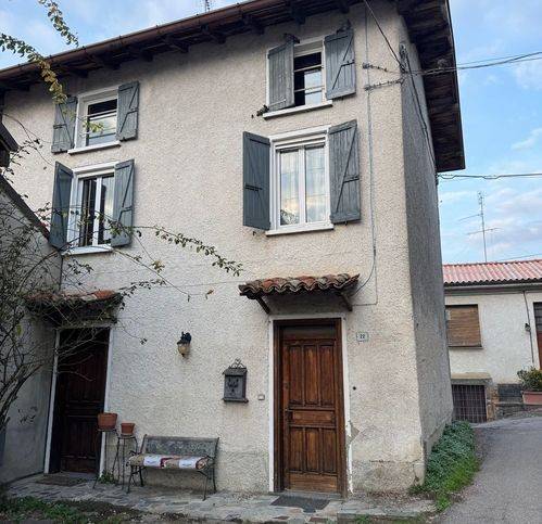 casa indipendente in vendita a Santa Maria della Versa in zona Valdamonte