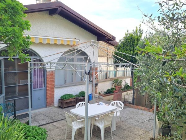 casa indipendente in vendita a Santa Maria della Versa