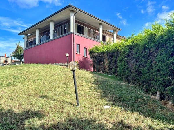 casa indipendente in vendita a Santa Maria della Versa