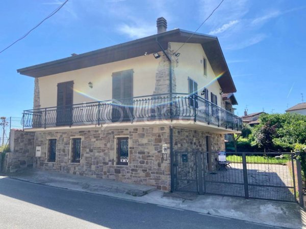 casa indipendente in vendita a Santa Maria della Versa in zona Pizzofreddo
