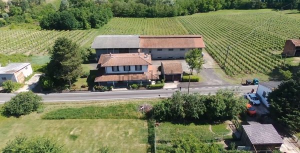 casa indipendente in vendita a Santa Maria della Versa