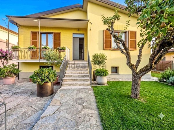 casa indipendente in vendita a Santa Maria della Versa in zona Gariasco