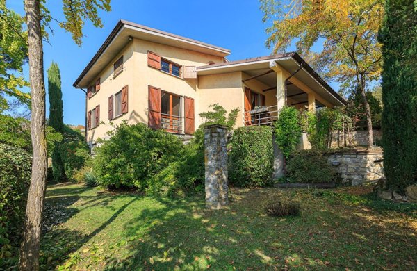 casa indipendente in vendita a Santa Maria della Versa