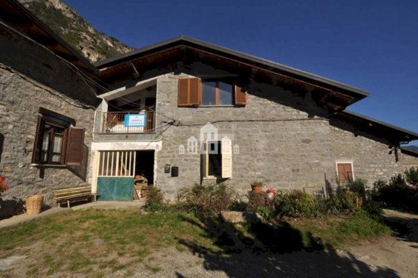 casa indipendente in vendita a Locana in zona Rosone