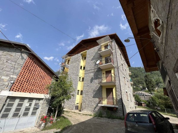 appartamento in vendita a Locana in zona Rosone