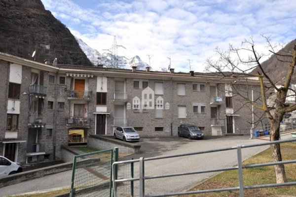 appartamento in vendita a Locana in zona Rosone