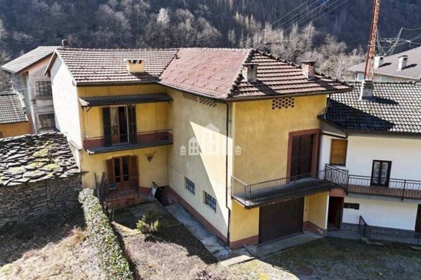 casa indipendente in vendita a Locana in zona Rosone