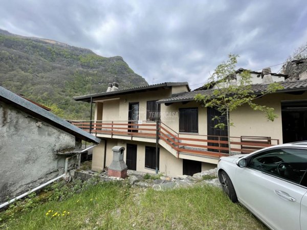 casa indipendente in vendita a Locana