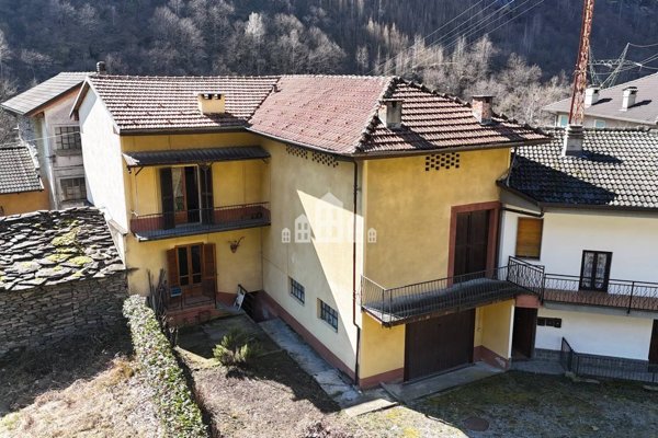 casa indipendente in vendita a Locana in zona Rosone