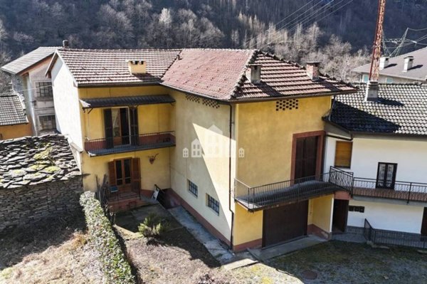 casa indipendente in vendita a Locana in zona Rosone