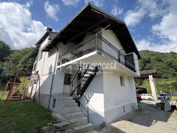 casa semindipendente in vendita a Locana