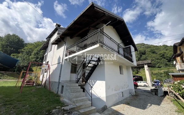 casa semindipendente in vendita a Locana