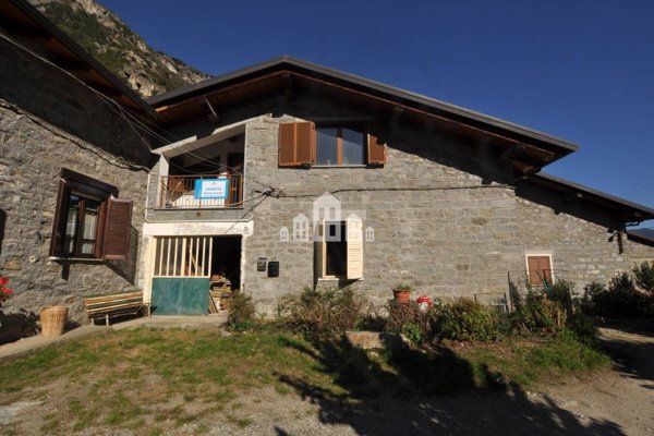 casa indipendente in vendita a Locana in zona Rosone