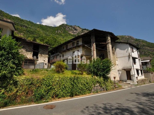 casa indipendente in vendita a Locana in zona Rosone