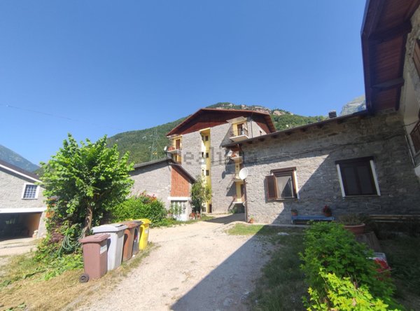 appartamento in vendita a Locana in zona Rosone