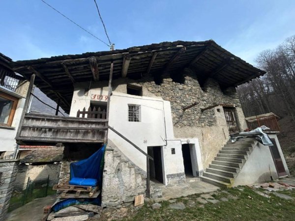 casa indipendente in vendita a Locana in zona Rosone