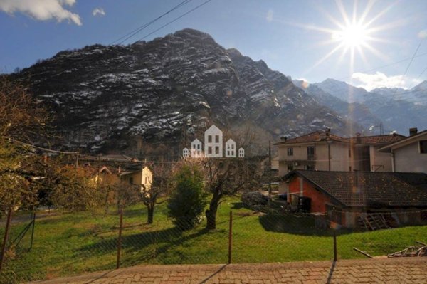 casa indipendente in vendita a Locana in zona Rosone
