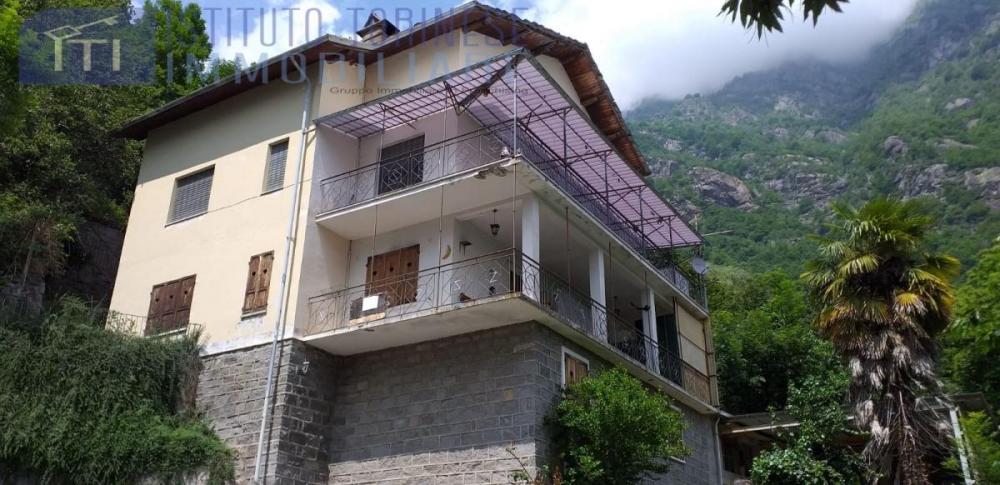 appartamento in vendita a Locana in zona Rosone