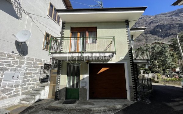 casa indipendente in vendita a Locana in zona Rosone