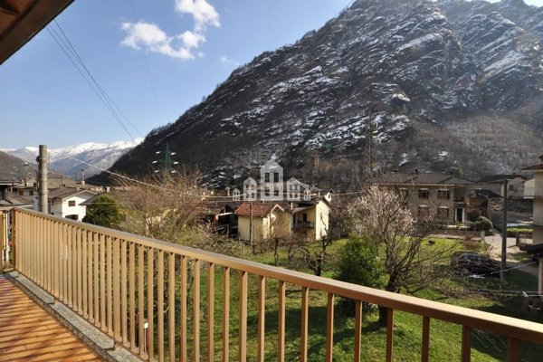 casa indipendente in vendita a Locana in zona Rosone