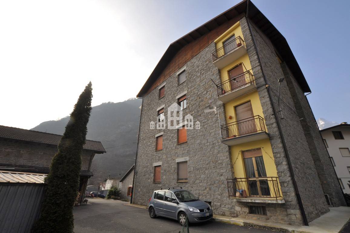 appartamento in vendita a Locana in zona Rosone