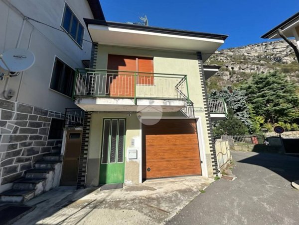 casa indipendente in vendita a Locana in zona Rosone