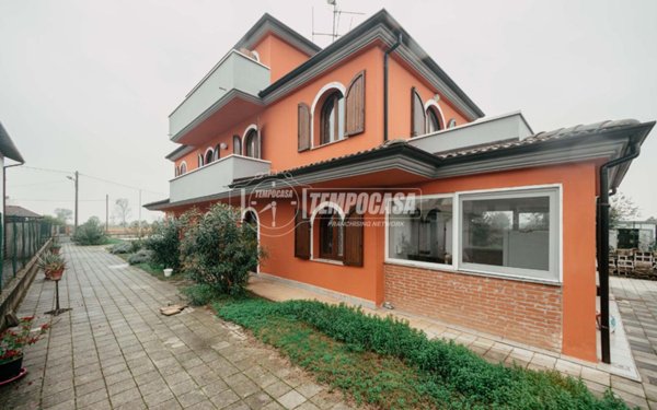 casa indipendente in vendita a Sant'Angelo Lomellina