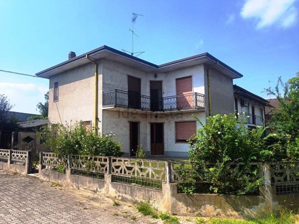 casa indipendente in vendita a Sant'Angelo Lomellina