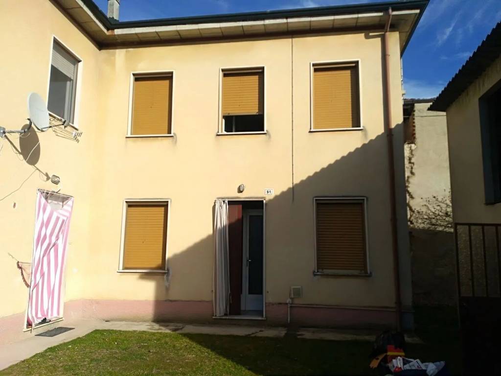 casa indipendente in vendita a San Zenone al Po