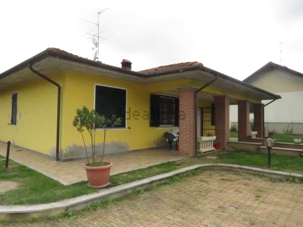 casa indipendente in vendita a Semiana