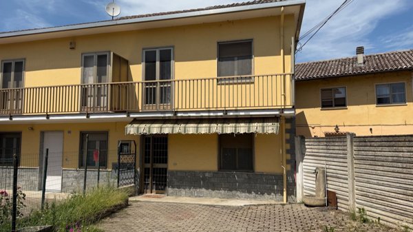 casa indipendente in vendita a Semiana