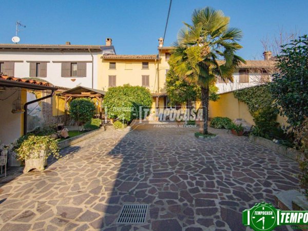 casa indipendente in vendita a Silvano Pietra