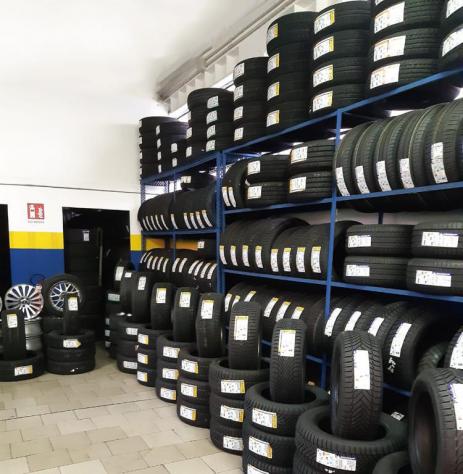 negozio in vendita a Siziano