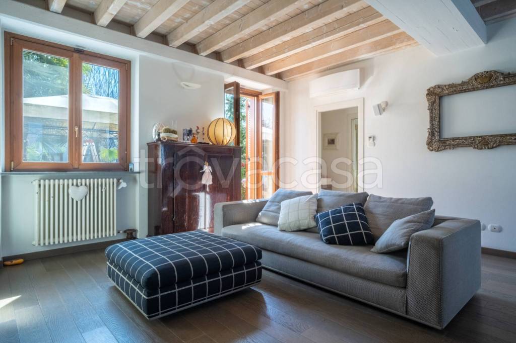 casa indipendente in vendita a Siziano