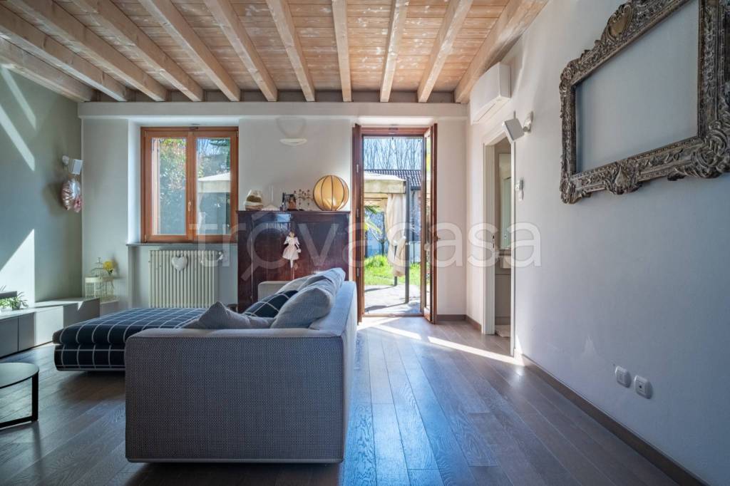 casa indipendente in vendita a Siziano