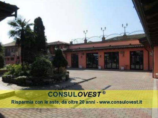 negozio in vendita a Siziano in zona Bonate