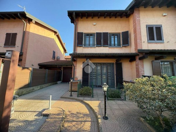 casa indipendente in vendita a Siziano
