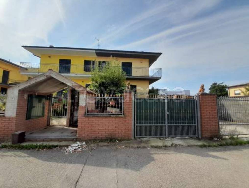 casa indipendente in vendita a Siziano