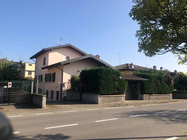 casa indipendente in vendita a Siziano
