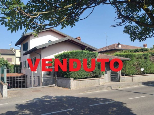 casa indipendente in vendita a Siziano