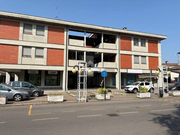 negozio in vendita a Siziano