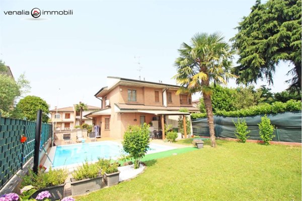 casa indipendente in vendita a Siziano