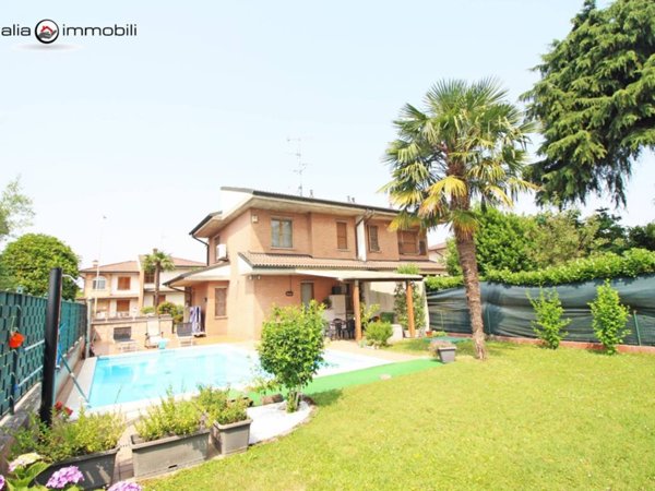 casa indipendente in vendita a Siziano