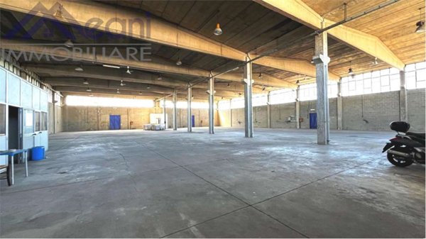 negozio in vendita a Siziano