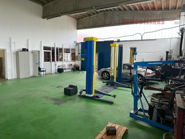 capannone in vendita a Siziano