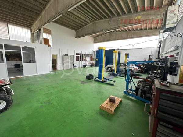 capannone in vendita a Siziano