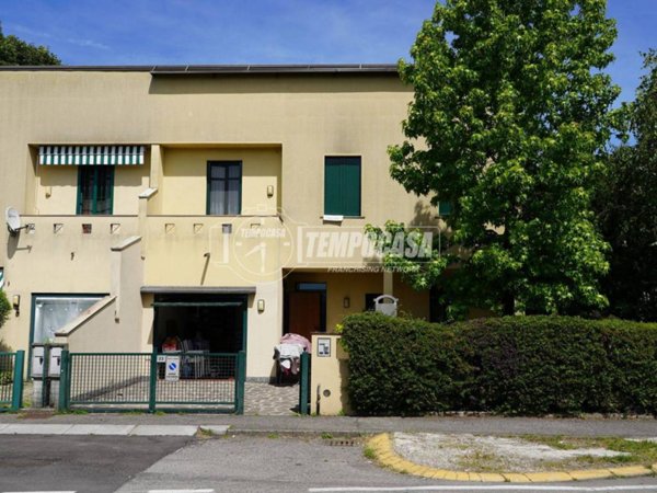 casa indipendente in vendita a Siziano