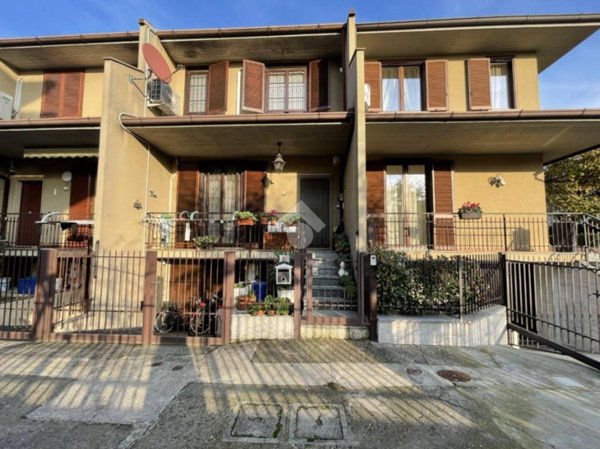 casa indipendente in vendita a Siziano