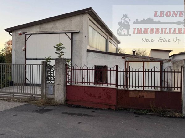 capannone in vendita a Siziano